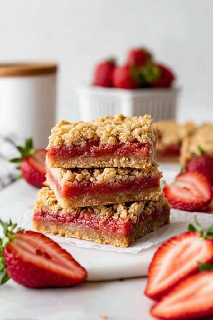 Strawberry Rhubarb Crumb Bars Recipe
